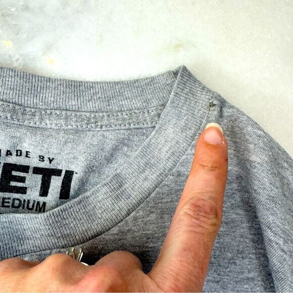 YETI Coolers Cape Buffalo Tarpon Logo T-Shirt - Gray - Men’s Medium - Picture 6 of 6